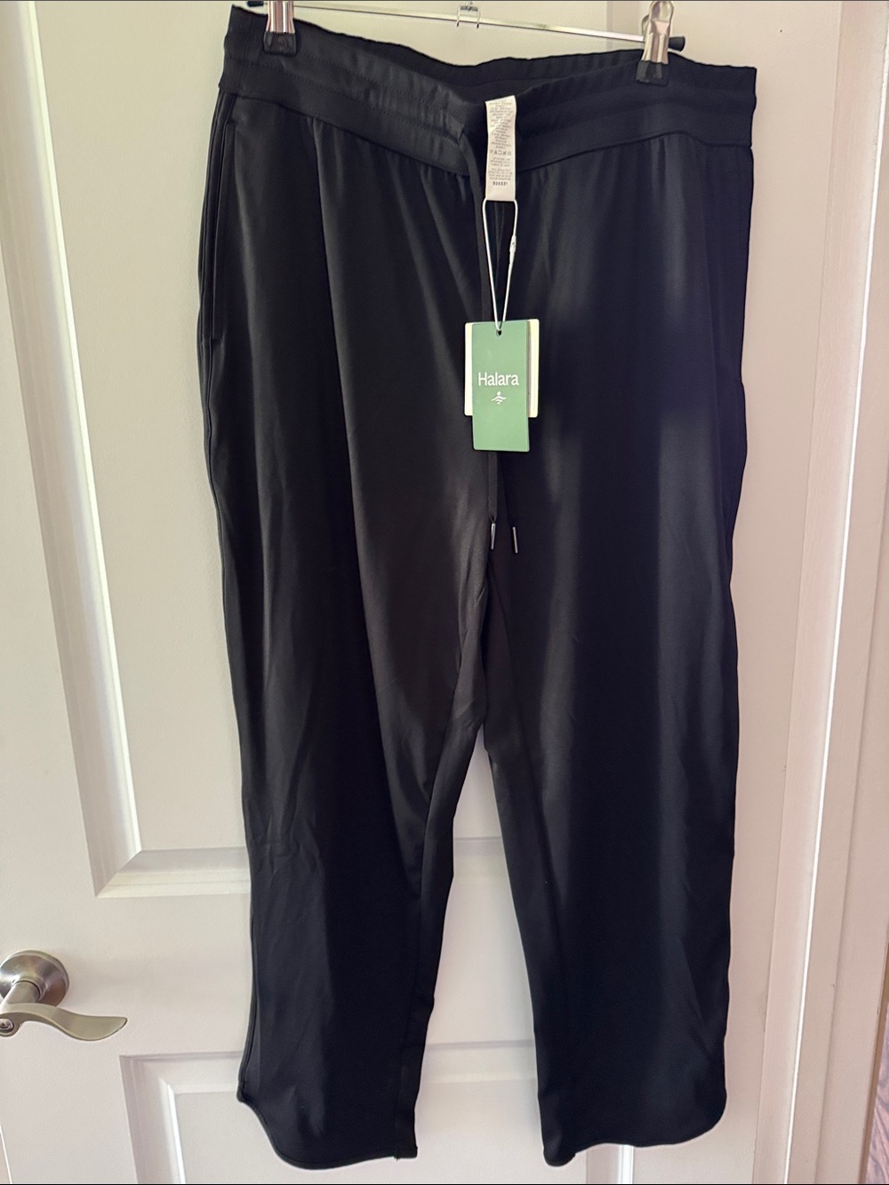 HALARA Black Satin-Feel Pull-In Pants size large